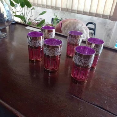 JUEGO DE 6 COPAS AZULES y VERDES  MEDIANAS NUEVAS (40 AÑOS).COMPRADAS EN RUSIA. COPAS VERDES Y LICORERA CON SUS COPITAS. - Img 105746318