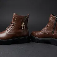 Vendo botas nuevas para hombre en 100 USD - Img 56868905