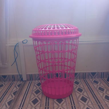 Cesto de ropa de plástico con tapa. Rosado verde y azul - 4/6