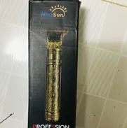 Vendo máquina inalámbrica de pelar y afeitar Trimer patillera nueva en su caja - Img 50136857