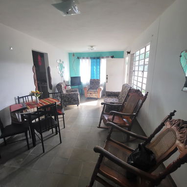 #240 CASA EN EL BAHÍA, HABANA DEL ESTE 📣🚪 puerta a calle y placa libre en la Calle 16 Cerca de la cafetería EL GARAJE. - 4/10