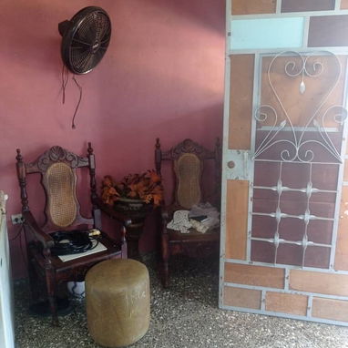 🏡 *CASA EN EL CERRO DE TRES PLANTAS. PUERTA CALLE.*    *#197  *PALATINO • ½ CUADRA DE VÍA BLANCA • CERCA DE AGUAS DE LA - 6/10