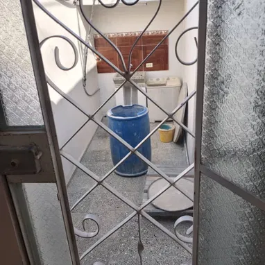 Se vende casa. Solo interesados, oímos propuestas. - Img 121869663