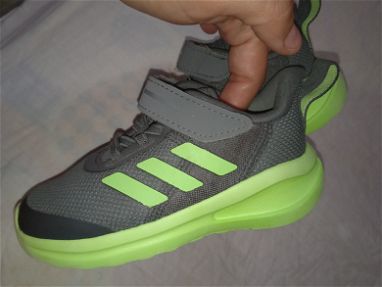 Vendo zapatos de niño Adidas original - Img main-image-45634106