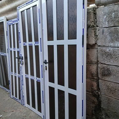 Le ofrecemos lo que usted necesita para cambiar el diseño de su hogar o su negocio Trabajos de carpintería de aluminio - Img 118990270