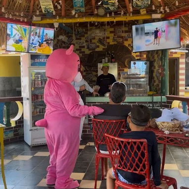 CONTÁCTANOS el osito cariñosito está disponible en Hostal Y&E 🌊 - Img 120713097
