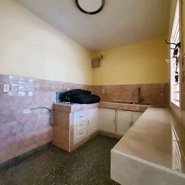 Casa totalmente independiente Río Verde Boyeros con patio y garaje - 6/10