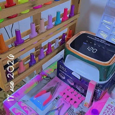 Mesas de uñas - 4/6