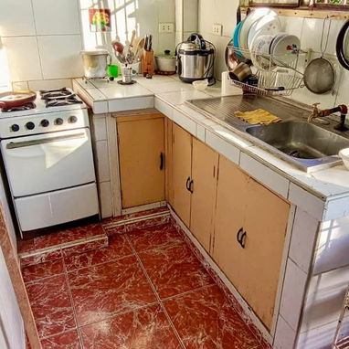 Casa en La Víbora de dos plantas con 2 habitaciones, carpoch y patio de tierra !!! - Img 104679138