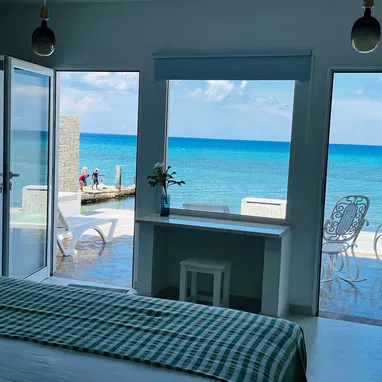 Casa con piscina frente al mar - Img 122728598