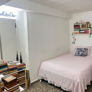 Se vende un apartamento en edificio colonial Habana Vieja📍🏡 Características ^ * Es puerta ca - Img 124705327