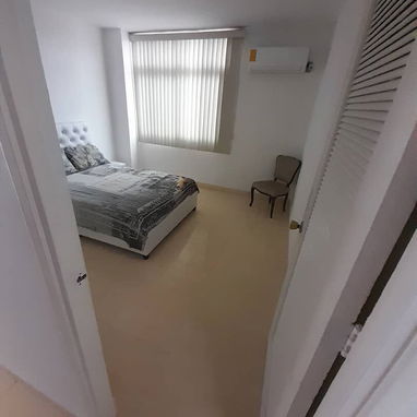 Renta linial de moderno apartamento en Vedado - Img 121100571