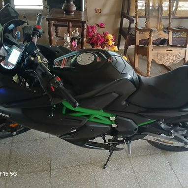 🏍️ VENON DEPORTIVA - $3,500 USD ✅ Estado: Nueva (solo 156 millas recorridas) ⚡ Rendimiento: 35 km/L (muy ahorradora) - 2/2