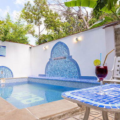 *SE VENDE* Hostal CasaBlanca. 5 Habitaciones, 7 Baños, Piscina Climatizada, Billar, Garage, Jacuzzi, Ranchon. - Img 116759145