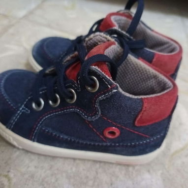 Vendo zapaticos de uso para niña y niño. Sandalias, boticas, y sandalias cerradas. - Img 113802046