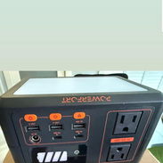 Estación de Energía PowerFort Precio 250 usd Solo sirve para cargar celulares Ventilador Alumbrar No más - Img 55901750