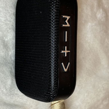 Bocina, altavoz, recargable , compatible con Bluetooth y tarjeta Micro SD . - Img 121753629