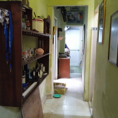 Se vende casa biplanta en bajos de dos cuartos y medio en mariano 25000 usd - 5/9