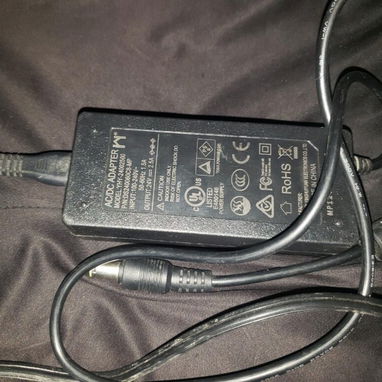 Cargador de laptop 24V 2.5A - Img 127557632