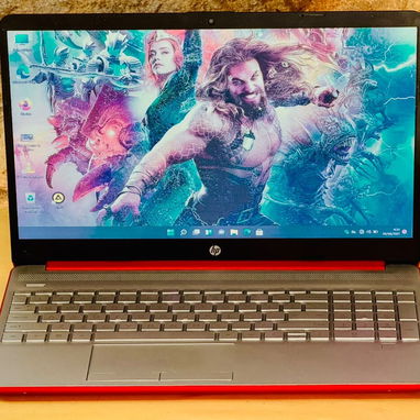 Laptop Hp Roja Equipo confiable con rendimiento ideal para algunos juegos y trabajos de programación informática. - 2/5