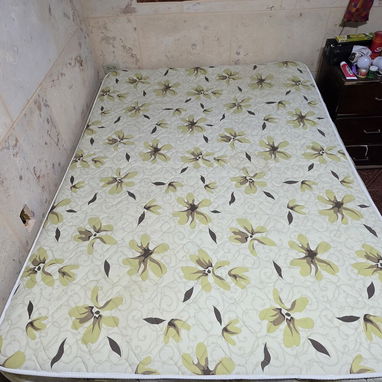 Vendo Colchon camero de muelles, es de uso pero en excelente estado. - Img 122390186