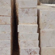 Enchape de piedra jaimanita y laja para eliminar la humedad y remodelar su casa o negocio. Somo 1ra🤝 precio negociable. - Img 55674620