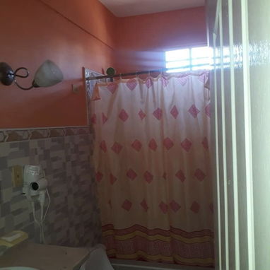 Alquiler de casa con piscina en Guanabo - Img 118727279
