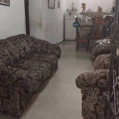 *$10.500usd.  AJUSTE CON $ EN MANO. En venta apartamento de placa puerta de calle de un edificio en Guanabacoa. - Img 123028786