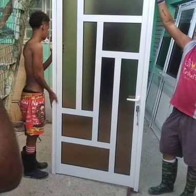 Se hacen todo tipo de trabajos de carpintería de aluminio a la medida q usted desee😍👌🏻Somos"Aluminios Los Rosales 🧑 - 9/10