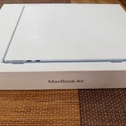 Apple laptop MacBook Air 2026 13 pulgadas con chip M5 memoria unificada de 16GB SSD de 512GB,nuevas a estrenar sin caja - Img 57157841