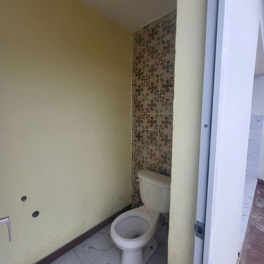 #250 APARTAMENTO EN ALTOS LUYANÓ, 10 DE OCTUBRE 🏠 4 habitaciones, 2 baños, tel fijo, tanques elevados, Gas de la calle. - 4/10