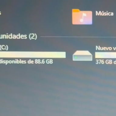 Laptop Lenovo. Equipo confiable con rendimiento ideal para algunos juegos y trabajos de programación informática. - 4/6
