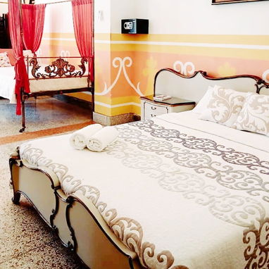 🏠Long-term rental for foreigners in Old Havana.💡 Features a reliable backup power system. 📱 Reservations: +5355284821 - 7/10