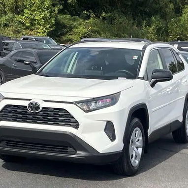 2020 Toyota RAV4 LE - 2/8