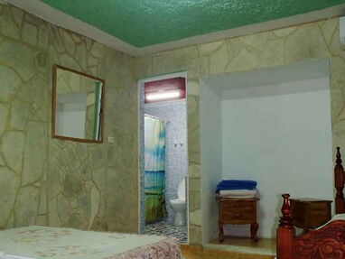 Casa de renta ubicada en Guanabo. Cuenta con 4 habitaciones en guanabo con piscina y a dos cuadras de la playa. 58858577 - Img 38585851