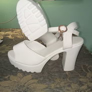 Zapatos blancos de mujer - Img 55330280