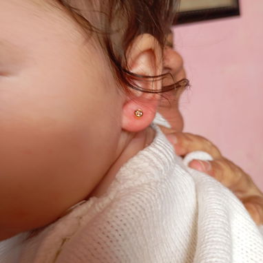 Perforaciones nariz, orejas a bebés y adultos con aretes Antialérgicos medicinales - Img 113742459