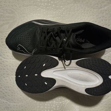 Pumas hombre talla 44  , 28.5 CM - 3/4