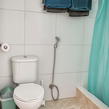 Casa con balcón cerca de plaza Carlos III y Quinta de los Molinos. Centro Habana - Img 125526124