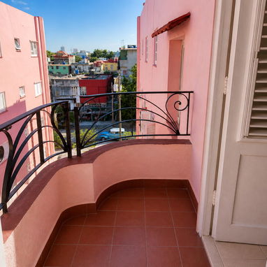 ⚡ Apartamentos Amueblados con Planta ECOFLOW en el Vedado - Img 120764057