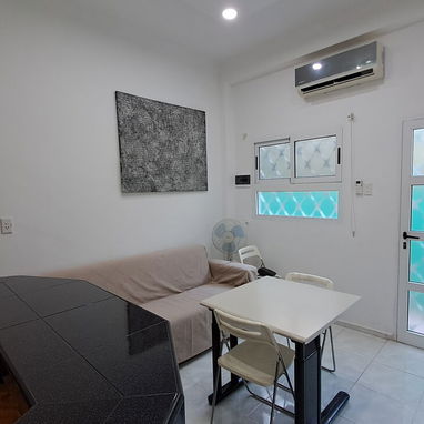 APARTAMENTO RENOVADO EN BAJOS EN VEDADO - Img 114419457