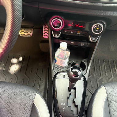 Vendo un negocio, Kia Picanto, 2024 G de líne con 20,000 km - Img 114093425