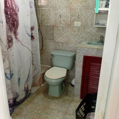 Se vende apartamento centro habana 3er piso avenida belascoain de 2/4 con dos baños se deja telefono fijo 2 split y más - 4/10