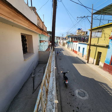 se vende  casa en Regla biplanta independiente  con todo adentro y negócio funcionando incluído de churros y frituras - 10/10