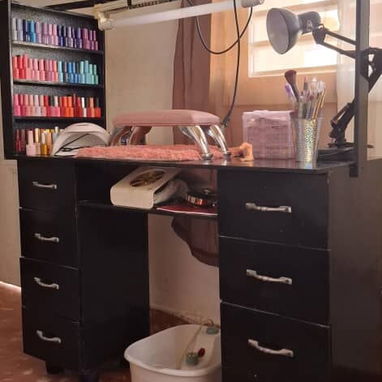 Vendo Negocio de Uñas con todo es llegar y trabajar .materiales y todo tipo de accesorios. - 9/10