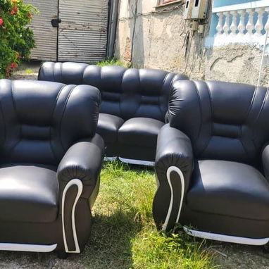 BELLOS MUEBLES - 2/3