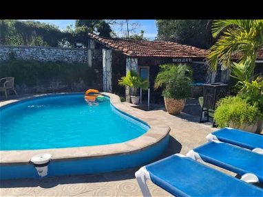 ⭐ Renta casa de 3 habitaciones, 3 baños, piscina, terraza,ranchón,tumbonas en Guanabo - Img main-image