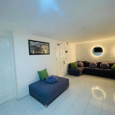 Cod. Z 🔑 ¡Apartamento de lujo en el Vedado. 3 Habitaciones Privadas y Cocina Equipada - Img 109865747