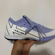 Zapatillas originales Kelme #35/35 y medio . Solo m la puse 1 vez pero m quedaron chiquitas - 40$ USD - Img 58408673