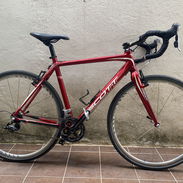 Bicicleta de ruta Scott fibra de carbono y aluminio - Img 57781565